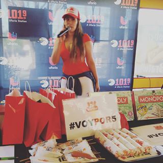 Were hanging with Wienerschnitzel and EvelynSicairos talking about the Voypor5hellip